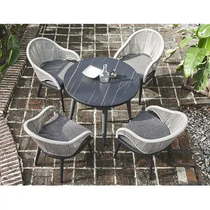 유일한 디자인 정원 가구 현대 작은 술집 테이블과 의자 안뜰에 의하여 길쌈되는 밧줄 옥외 식사 세트