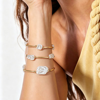 B4000 Ensemble de bracelets superposés pour femme, tendance, en perles d'imitation irrégulières CCB, sur fil élastique, en fer, Yiwu