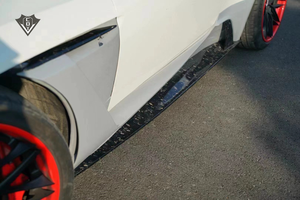 ชุดแต่งคาร์บอนไฟเบอร์แห้ง CDYKIT สำหรับ <span class=keywords><strong>Aston</strong></span> <span class=keywords><strong>Martin</strong></span> DB11 Convertible ปี <span class=keywords><strong>2017</strong></span>-  กันชนแบบคลิปออนพร้อมช่องสำหรับเซ็นเซอร์ช่วยจอด - Product Image 4