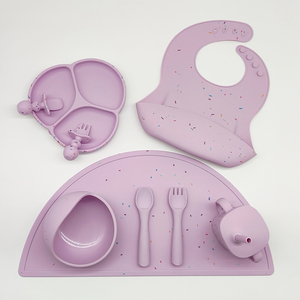 Ensemble d'alimentation pour bébé en silicone et bambou écologique personnalisé en gros, tasse à succion antidérapante, bavoir, cuillère, assiette pour nourrissons et tout-petits - Product Image 6