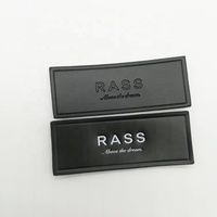 Étiquettes de vêtements en jeans Fabricant de patchs en cuir vierge véritable gaufré avec logo personnalisé pour chapeaux