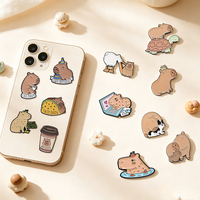 Expédition stable : Épingles en émail Capybara anti-stress et autocollants métalliques pour téléphone, motifs de scènes quotidiennes décontractées pour la décoration de coques de téléphone