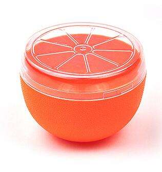 Récipient orange avec couvercle transparent