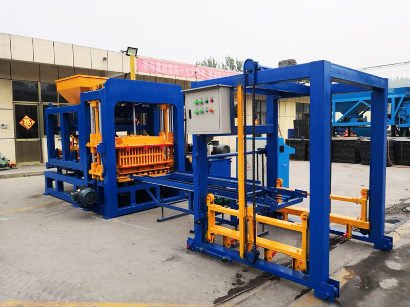 QT4-25 fully automatic co<em></em>ncrete hollow insulated brick block molding machine production line