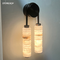 Lampe murale en marbre naturel de luxe italien avec design vintage en acier inoxydable pour les couloirs d'hôtel, les salons et les villas