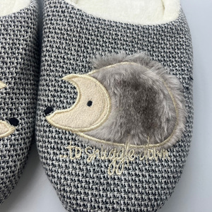 Zapatillas de <span class=keywords><strong>erizo</strong></span> con apliques de tela de punto jacquard para el hogar de otoño e invierno, zapatillas cálidas para el suelo, venta al por mayor en stock - Product Image 5