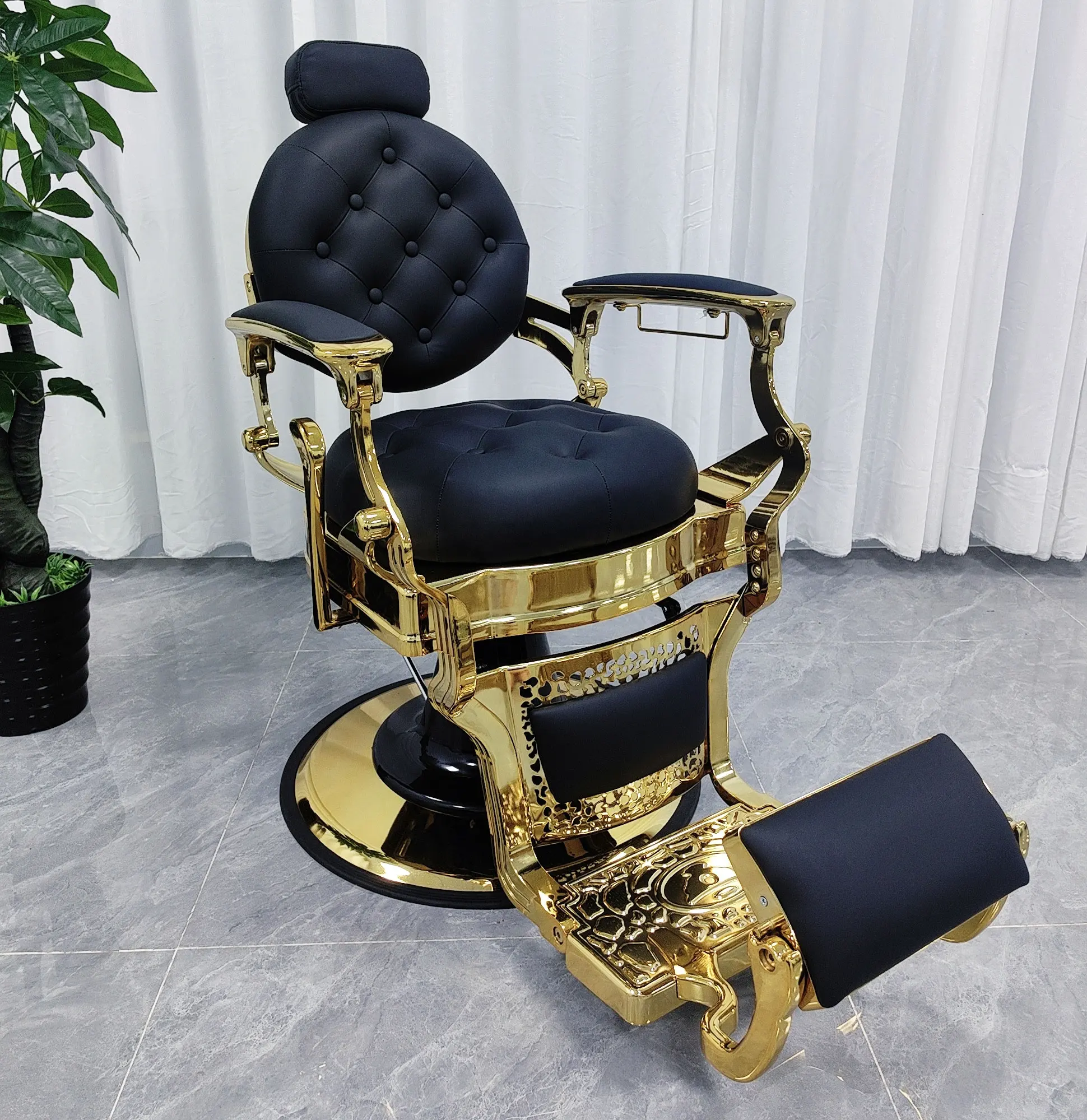 أثاث صالون حلاقة فاخر من الجلد الصناعي الكلاسيكي إطار ذهبي كرسي حلاقة للرجال