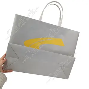 Prezzo di fabbrica all'ingrosso cartone vuoto biancheria intima stoccaggio carta abbigliamento Boutique imballaggio laminato sacchetto di carta con manico Rop