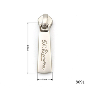 Tirette de <span class=keywords><strong>fermeture</strong></span> <span class=keywords><strong>éclair</strong></span> carrée en métal nickel mat avec logo personnalisé gravé, pour sacs à main - Product Image 4