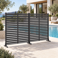 Panneau de clôture de jardin en métal, clôture décorative de jardin personnalisée en usine, clôture de jardin durable en bois brun à lattes horizontales pour l'intimité en extérieur