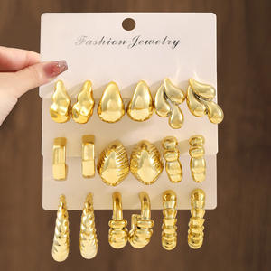 Boucles d'oreilles créoles géométriques en résine plaqué or pour femme, bijoux de fête tendance, ensemble 2,7 cm et 2,5 cm - Product Image 3