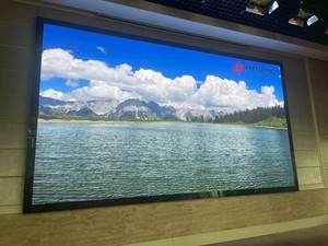 Mur vidéo LED intérieur sur mesure avec cabinet en aluminium moulé sous pression et raccordement sans joint pour stations de métro, aéroports, salons et magasins de détail - Product Image 1