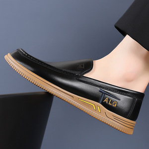 Mocasines de cuero blancos para hombre, zapatos informales de estilo británico con suela suave para jóvenes - Product Image 4