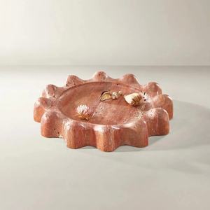 Porte-objets artisanal en pierre de travertin rouge Flora - Product Image 1