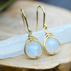 Boucles d'oreilles pendantes dorées E2368 en argent 925 avec cristal naturel en forme de goutte d'eau, minimalistes, pour un usage quotidien, bijoux pour femmes - Product Image 4