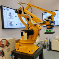 Leadworld Machine d'emballage de palettiseur robotique automatique Ligne d'emballage de granulés de bois Machine à palettes en bois fournie