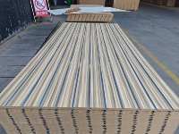 Panneaux MDF modernes rainurés et sablés E1 pour présentoirs de magasin