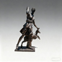 Une statue moderne en bronze gravée de Diane, la déesse romaine de la chasse