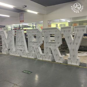 Letras LED Grandes Independientes de Color Blanco Frío con Bombillas para Propuesta de Matrimonio y Decoración de Eventos - Product Image 2