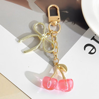 OEM Tascharms Roze Kersen Fruit 18K Goud Gegalvaniseerd Vlinderstrik Accessoire Vlekvrij Waterdicht Esthetische Mode Sieraden Cadeau