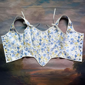 Corsé francés vintage con estampado floral de rosas azules, tirantes de cinta y cierre de cordones en la espalda para ajustar la cintura. - Product Image 4