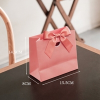 Sac cadeau mini sac à main de luxe en papier d'art recyclable et réutilisable avec logo gaufré pour maquillage, cils, bijoux et artisanat - Vente en gros