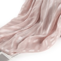 Tissu en mousseline de polyester jacquard à fil argenté fluide et respirant A2 pour hijab et robe d'été