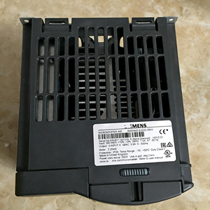 อินเวอร์เตอร์แปลงความถี่อุตสาหกรรม SINAMICS G120C ของซีเมนส์ 2.2 กิโลวัตต์ 6SL3210-1KE15-8UB2 5.6 แอมป์ AC380V-480V - Product Image 2