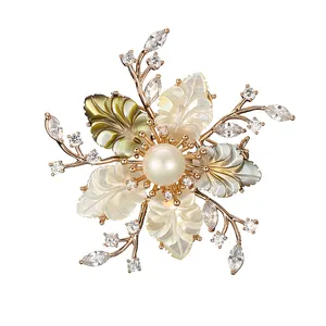 High-End natürliche Perle Tiefsee Muschel Blume Temperament Mantel Kleid Accessoires Brosche