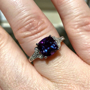 Anillo de compromiso solitario de plata de ley con gema de alejandrita vintage talla cojín, piedra de nacimiento de junio, para mujer, para bodas y fiestas - Product Image 1