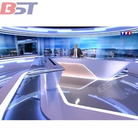 Grande table de diffusion blanche personnalisée d'équipement de diffusion Radio TV Triangle pierre artificielle bureau de nouvelles TV