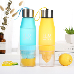 Idratazione riutilizzabile infusione attiva infusore <span class=keywords><strong>per</strong></span> frutta spremiagrumi <span class=keywords><strong>tazza</strong></span> 2 IN 1 bottiglie d'acqua al limone <span class=keywords><strong>per</strong></span> Yoga Pilates - Product Image 6