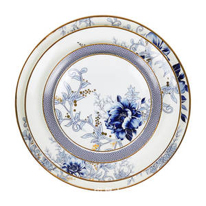 Assiettes en porcelaine de mariage en porcelaine fine faites à la main ensemble d'assiettes en céramique de luxe au design de fleurs bleues vaisselle - Product Image 1