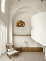 Une suspension d'inspiration rock personnalisée de style Wabi-Sabi conçue pour le comptoir de restaurant ou de bar, style européen.