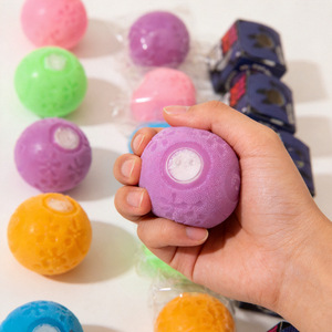 Autonomy Smiley Face Flour Squeezable Ball, jouet anti-stress en caoutchouc souple pour les jeunes de 8 à 13 ans, jouet unisexe - Product Image 1