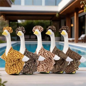 Nueva Decoración Navideña de Jardín con Figura de Ganso en Bata con Estampado de Leopardo, de Poliéster, para Porche Estilo Americano - Product Image 1