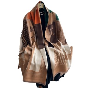 Sciarpa di Lusso con Motivo Equestre per Donne, Stile Vintage a Blocchi di Colore, Grande Scialle per Outfit Quotidiani Autunno-Inverno, Idea Regalo - Product Image 6