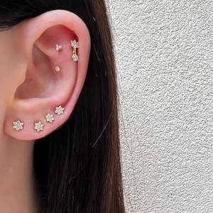 100% 925 argento Sterling molto Mini minuscolo 5mm Cz fiore trasparente Cz delicato Mini fiore orecchino - Product Image 1