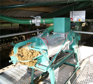 Máy tách phân bò chất lượng cao/ máy tách chất rắn lỏng phân gia súc/ máy ép vít tách chất rắn lỏng - Product Image 1
