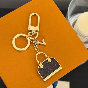 Llavero de Lujo con Candado y Llave Esmaltados en Oro, Elegante Llavero con Candado de Esmalte Rojo, Colgante para Bolso, Accesorio de Moda para Mujer, Regalo - Product Image 3