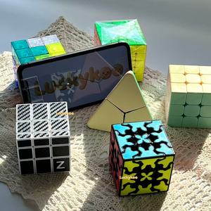 Luckykoo Education Magic <span class=keywords><strong>Cube</strong></span> 3x3x3 en plastique ABS, boîte cadeau lisse, jouet de puzzle neutre, personnalisation pour les enfants de 5 à 7 ans et de 8 à 13 ans - Product Image 1