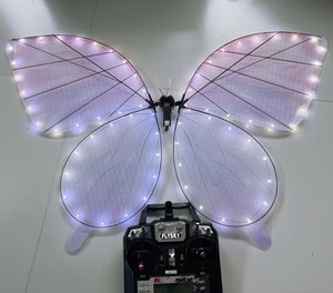 Dron RC Bionic Flying Butterfly con Luces LED, Mejor Precio, Envergadura <span class=keywords><strong>de</strong></span> 80 cm, 12 Minutos <span class=keywords><strong>de</strong></span> Vuelo, 300 M <span class=keywords><strong>de</strong></span> Alcance, Decoración y Suministros para Bodas - Product Image 4