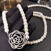 Collier de luxe en perles de camélia, collier de perles avec fleurs, fait main, double couche, longue chaîne pour pull, bijoux fins pour mariage