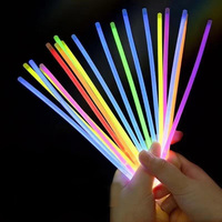 Bâtons lumineux LED en forme de flocon de neige pour la fête du Poisson d'avril, lot de 100 bracelets de 8 pouces, vente chaude