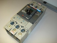 Contrôleur de programmation PLC Merlin Gerin NSJ600 N 600A 600V STR23SP Compact