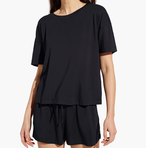 Vêtements de nuit en gros pour femmes : Ensemble pyjama 2 pièces confortable et uni avec chemise à manches courtes et <span class=keywords><strong>shorty</strong></span>, idéal pour la détente et les mamans. - Product Image 1