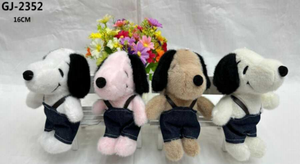 Peluche a forma di cane Gj-2352 da appendere, 16 cm, morbido giocattolo per bambini unisex, animale di peluche con tuta in denim - Product Image 1