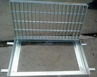 Grille de drainage en acier avec cadre Q235 ASTM – Passerelle en acier sûre et fiable pour couverture de fossé