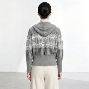 เสื้อโค้ทพลีทคุณภาพสูง Miyake สำหรับผู้หญิง รุ่นใหม่ ซิปแบบหลวม สไตล์ลำลอง เสื้อแจ็คเก็ตหนาสำหรับฤดูหนาว ขายส่ง - Product Image 6