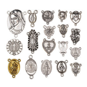 Pendentif miniature personnalisé en forme de Saint Jude, mécanique, fait main, inspiré des créateurs, exclusif, pour sac à main - Product Image 1